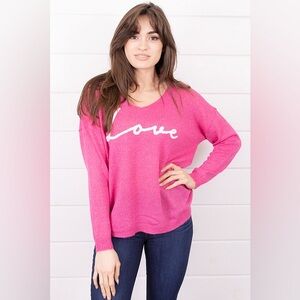 Elan magenta Pink Top with “Love” in White Script v neck sweater relaxed fit Med